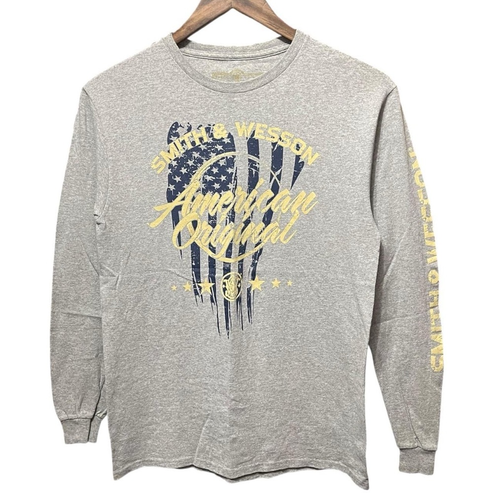 gray Smith & Wesson long sleeve chest and sleeve graphic crewneck casual shirt